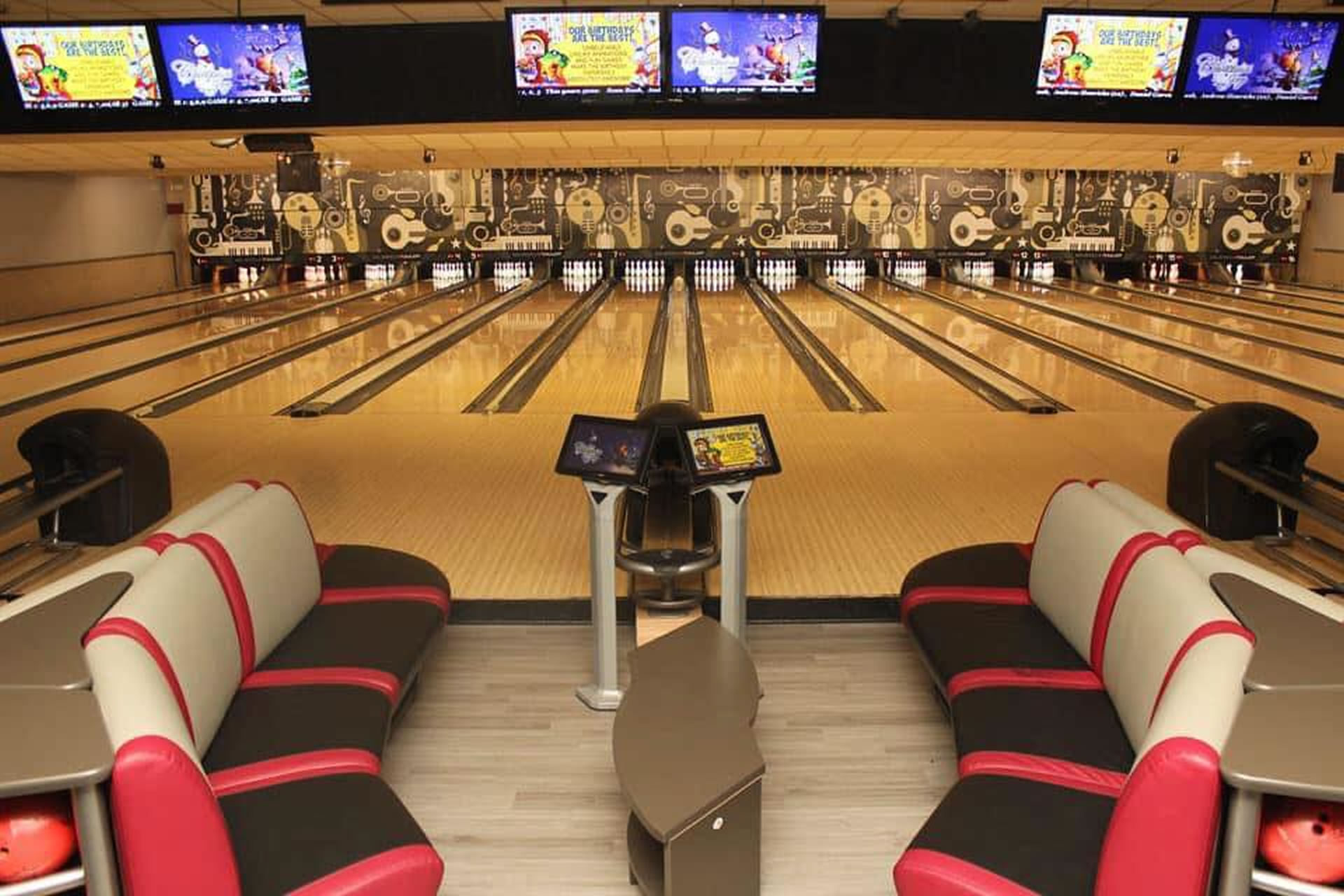 Pinz Entertainment Center Pinzhead Bar Bowling Volleyball Live
